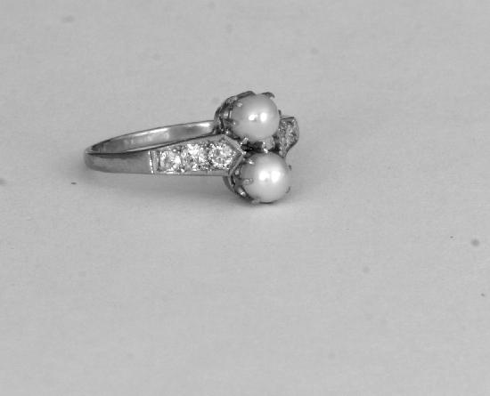 ANTIQUE  DIAMOND DOUBLE PEARL ENGAGEMENT RING