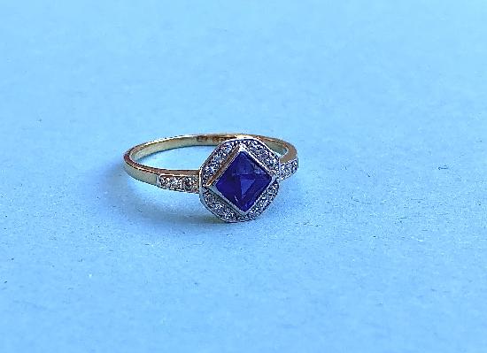ANTIQUE DIAMOND AND SAPPHIRE RING