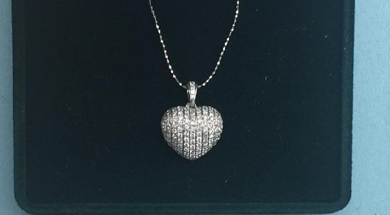 CHARMING VALENTINE DIAMOND HEART LOCKET