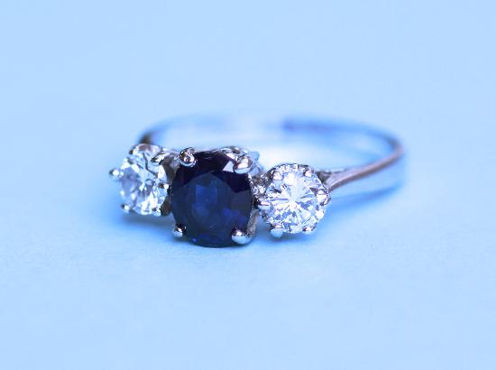 SAPPHIRE AND DIAMOND THEREE STONE ENGAGEMENT RING