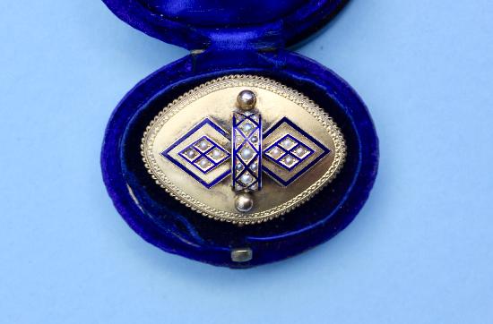 ANTIQUE ENAMEL BROOCH