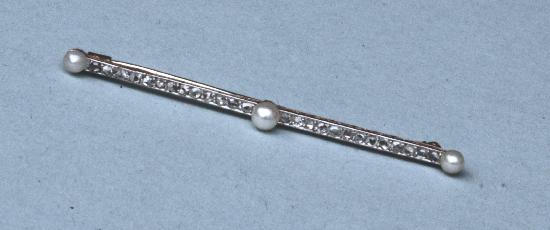 ANTIQUE NATURAL PEARL AND DIAMOND BROOCH