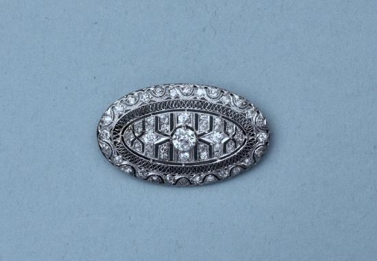ANTIQUE PLATINUM DIAMOND BROOCH