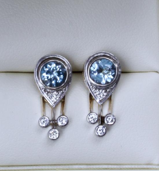 AQUAMARINE AND DIAMOND EARRINGS.