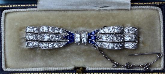 ART DECO DIAMOND AND SAPPHIRE TIED BOW BROOCH