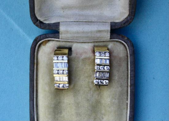 BEAUTIFUL DIAMOND BAGETTE EARRINGS
