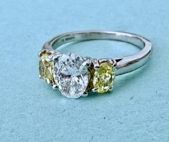 CERTIFICATED DIAMOND THREE STONE RING.