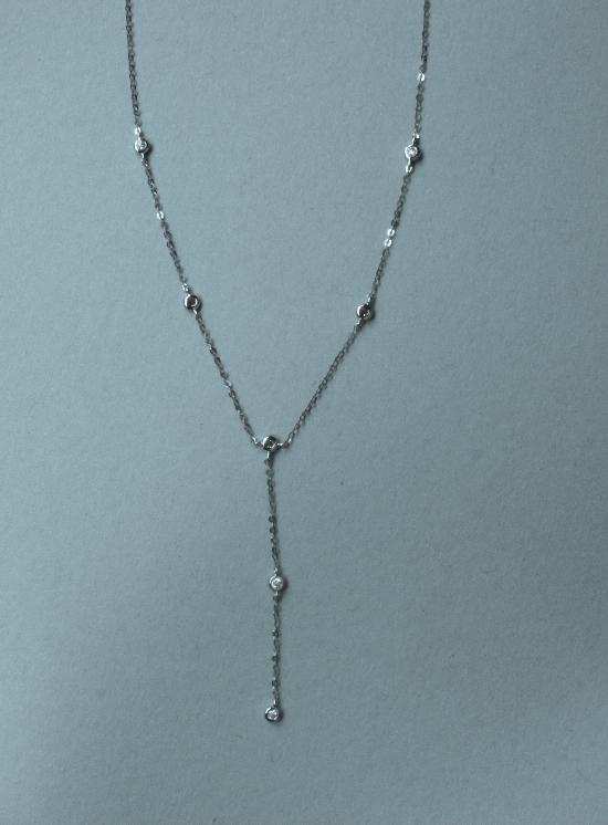 CHARMING WHITE  GOLD NECKLACE WITH DIAMOND SPACERS