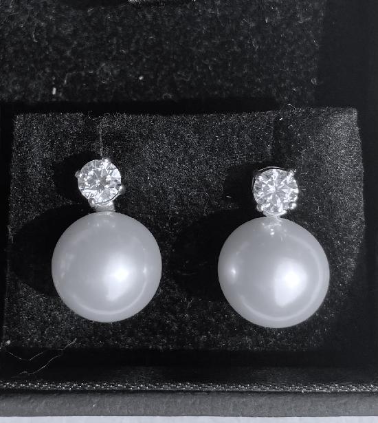 DETACHABLE DIAMOND AND PEARL STUD EARRINGS