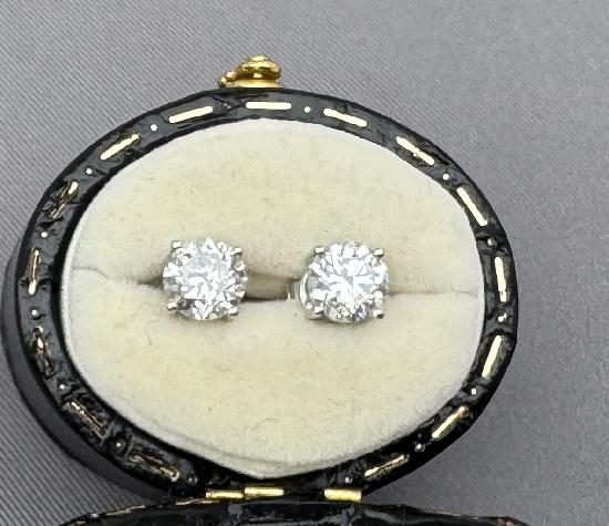GOOD QUALITY DIAMOND STUDS