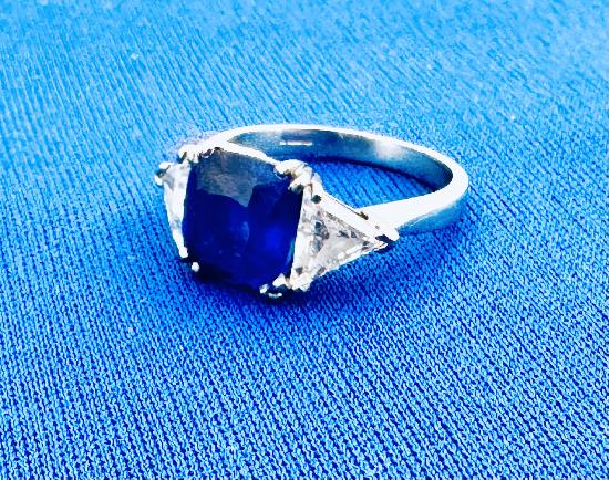 GORGEOUS SAPPHIRE AND DIAMOND ENGAGEMENT RING.