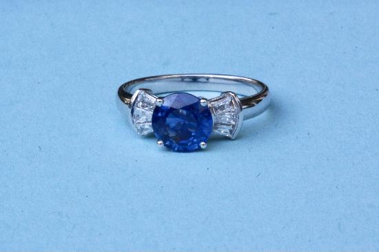 GORGEOUS SAPPHIRE AND DIAMOND ENGAGEMENT RING