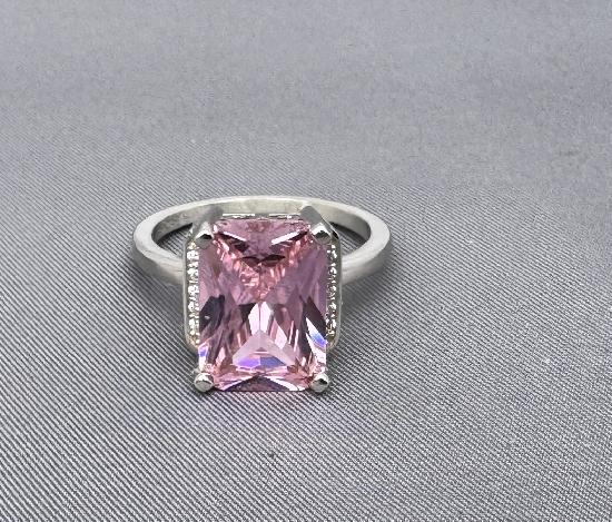 PRETTY PRETTY PINK STONE RING