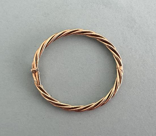 ROPE DESIGN GOLD BANGLE