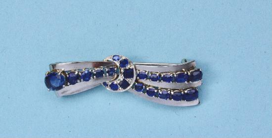 SAPPHIRE  BOW BROOCH 1940s 