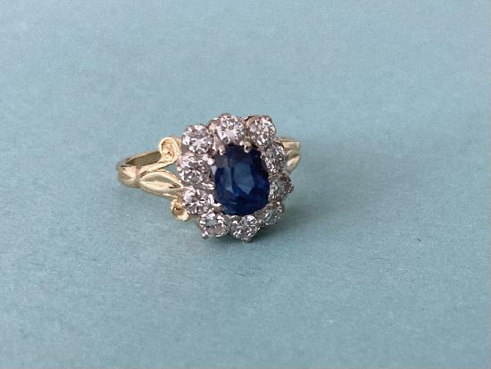 SAPPHIRE AND DIAMOND CLUSTER RING