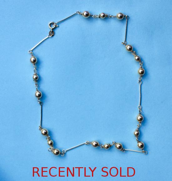 PRETTY GOLD BOBBLE NECKLACE PRETTY GOLD BOBBLE NECKLACE