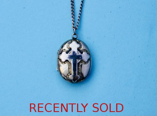 QUALITY VICTORIAN LOCKET AND CHAIN