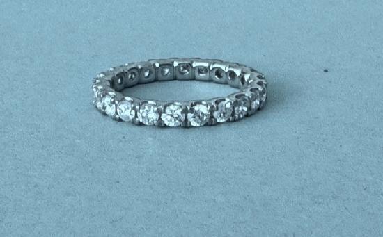 STUNNING DIAMOND ETERNITY RING.