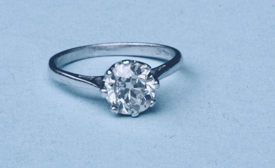 VINTAGE DIAMOND SOLITAIRE ENGAGEMENT RING