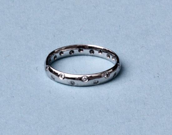 WHITE GOLD WEDDING BAND WITH DIAMONDS